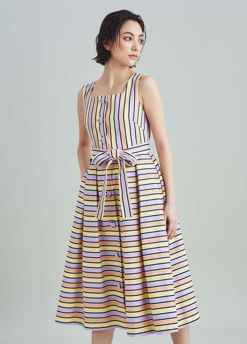 Class系列繽紛條紋緞面方領洋裝